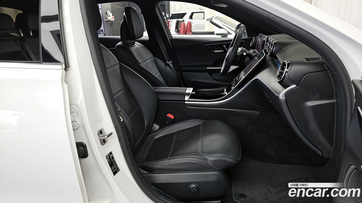 Mercedes-Benz C-Class 2024