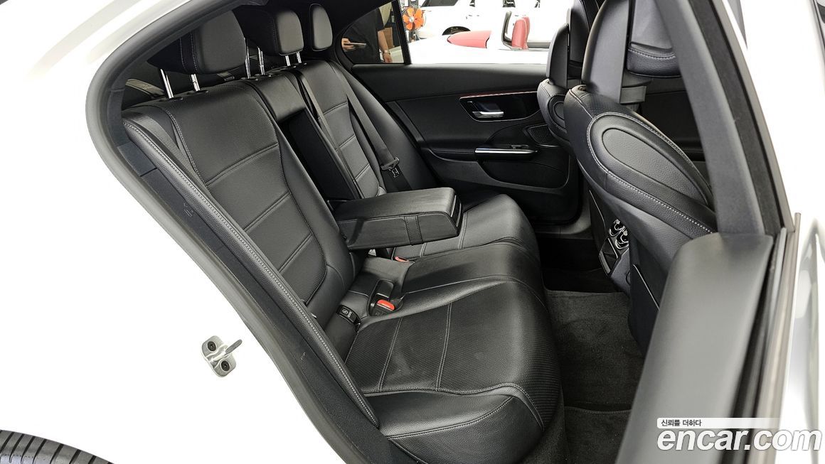 Mercedes-Benz C-Class 2024