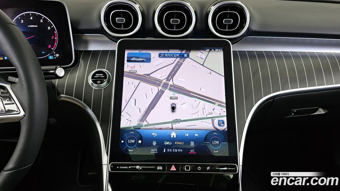 Mercedes-Benz C-Class 2024