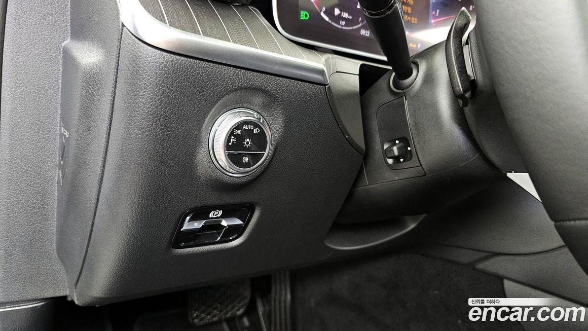 Mercedes-Benz C-Class 2024