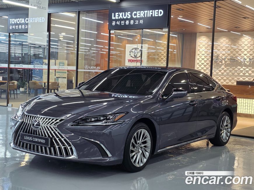 Lexus ES 2025