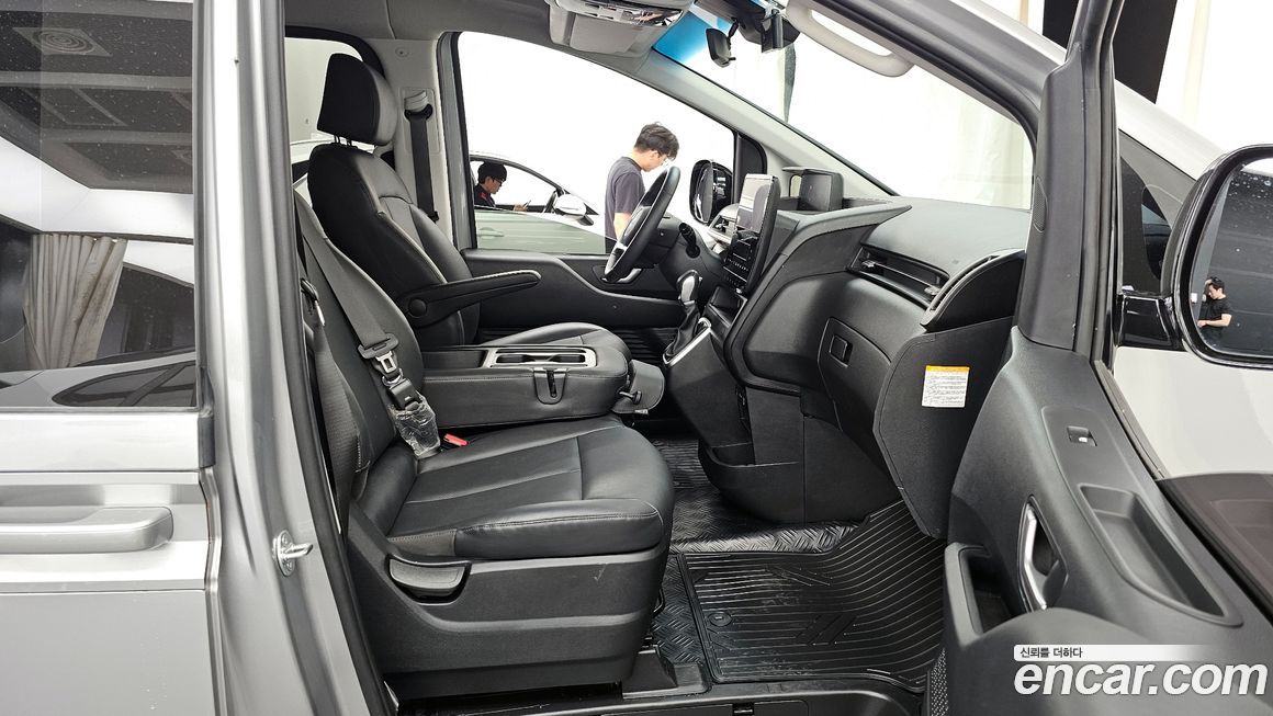 Hyundai Staria 2025