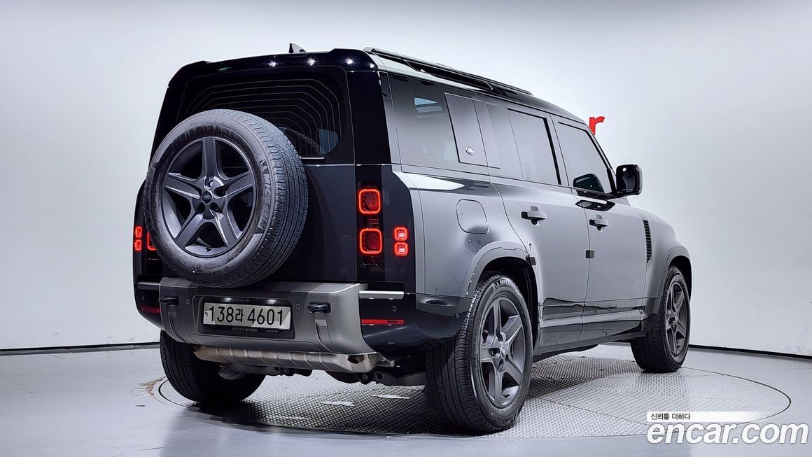 Land Rover Defender 2024