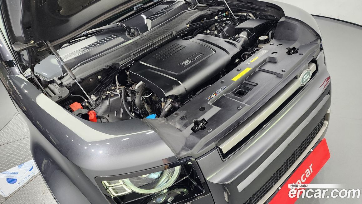 Land Rover Defender 2024