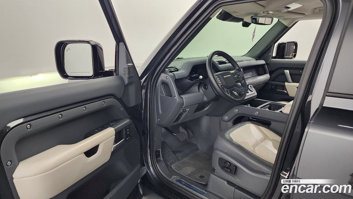 Land Rover Defender 2024