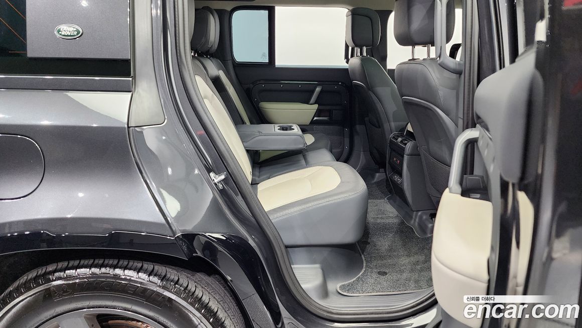 Land Rover Defender 2024