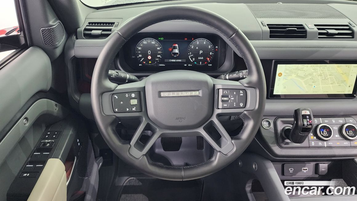 Land Rover Defender 2024