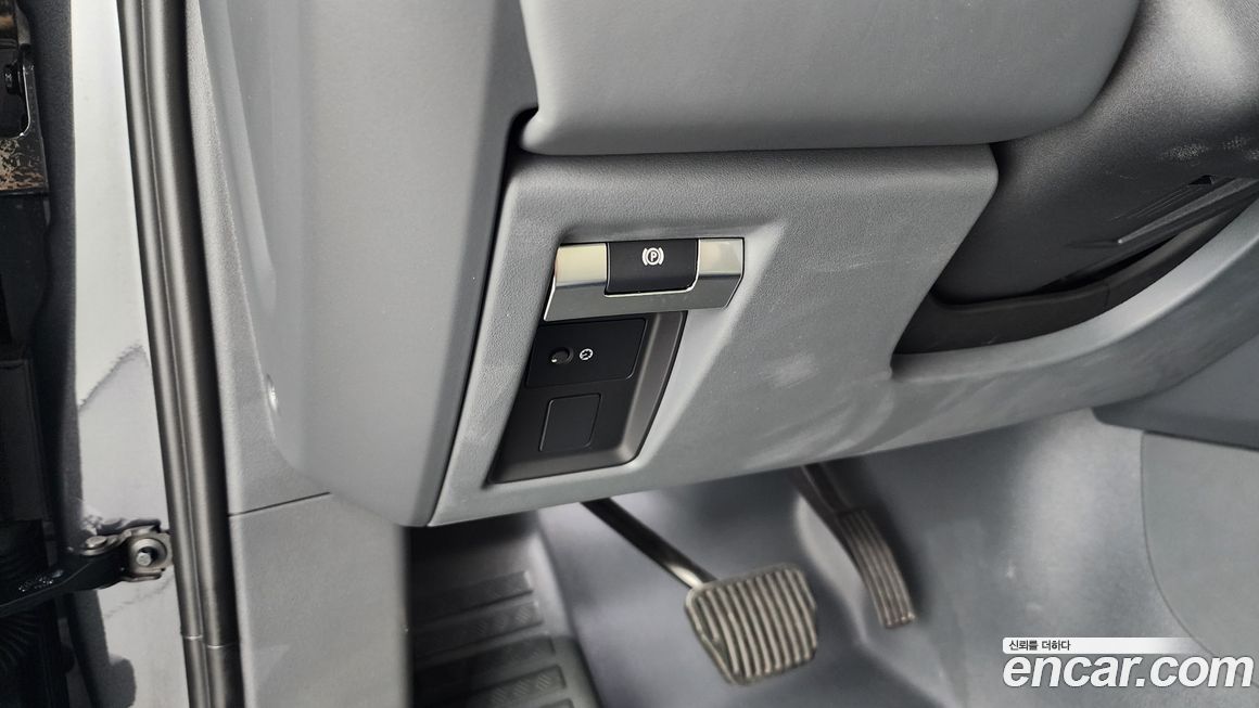 Land Rover Defender 2024