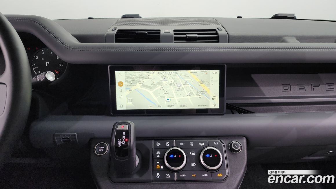 Land Rover Defender 2024