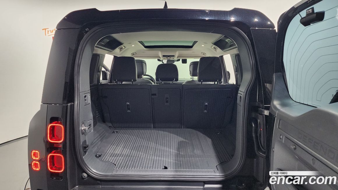 Land Rover Defender 2024