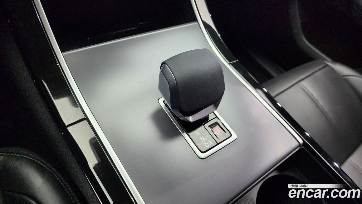 Land Rover Range Rover Velar 2025