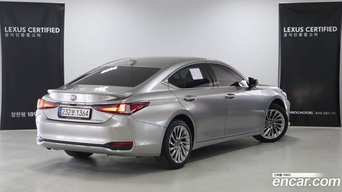 Lexus ES 2025