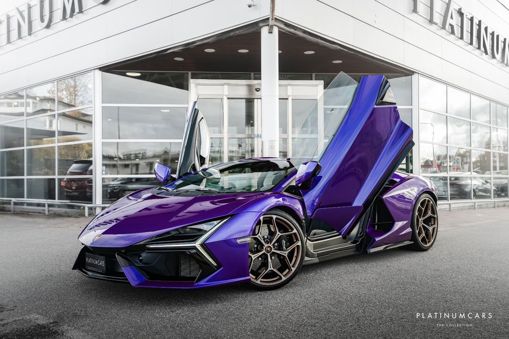 Lamborghini Revuelto 2024