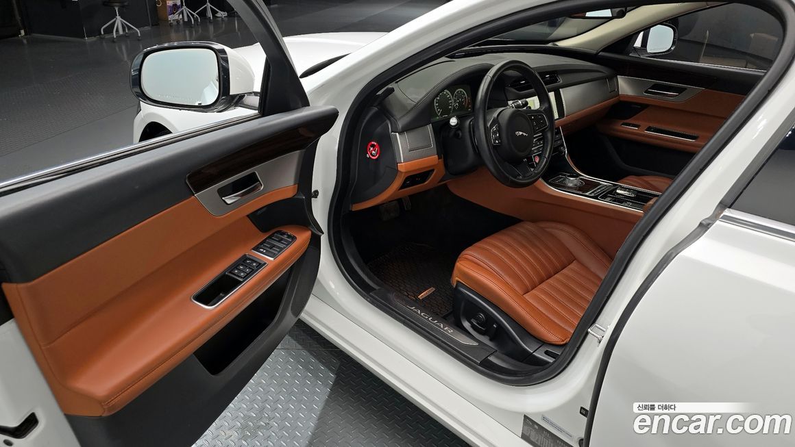 Jaguar XF 2016