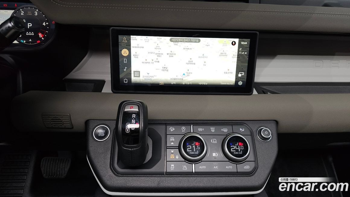 Land Rover Defender 2022