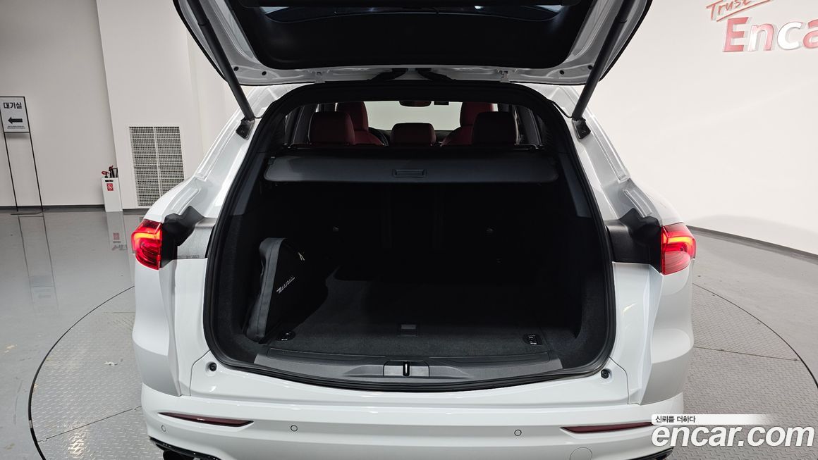 Maserati Grecale 2023