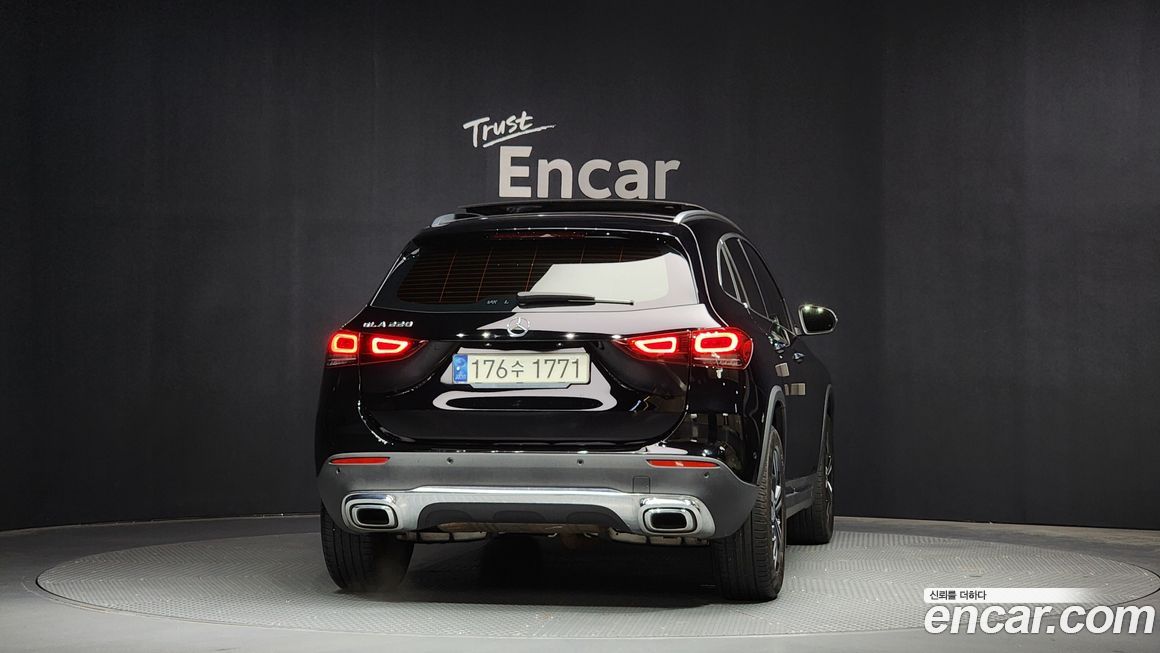 Mercedes-Benz GLA-Class 2021