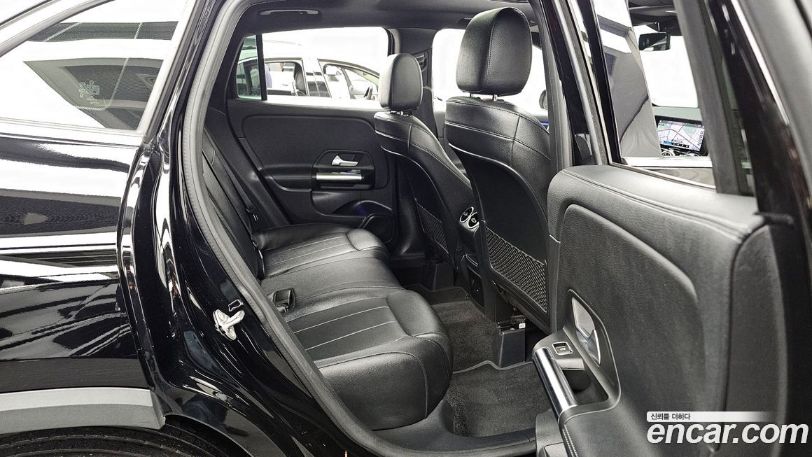 Mercedes-Benz GLA-Class 2021