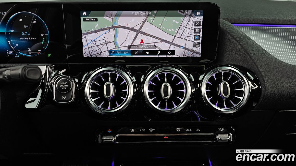 Mercedes-Benz GLA-Class 2021