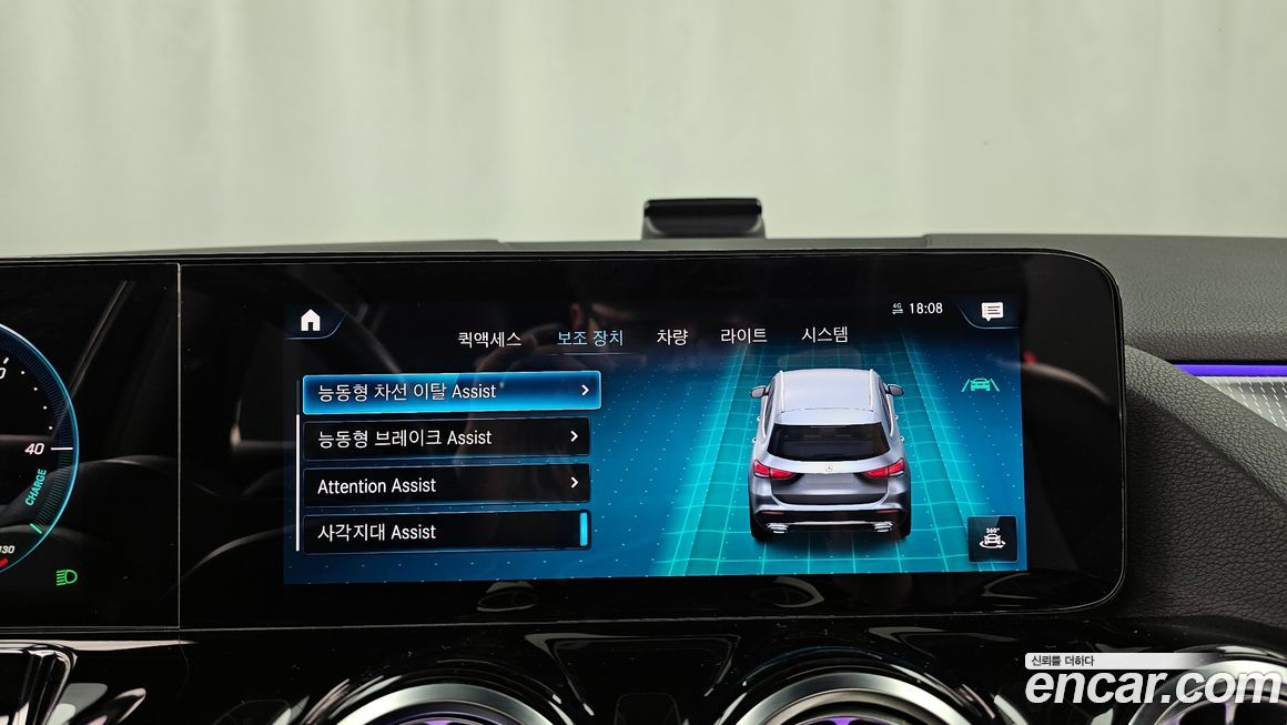 Mercedes-Benz GLA-Class 2021