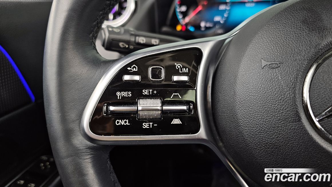 Mercedes-Benz GLA-Class 2021