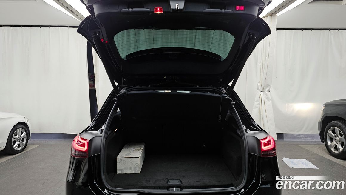 Mercedes-Benz GLA-Class 2021