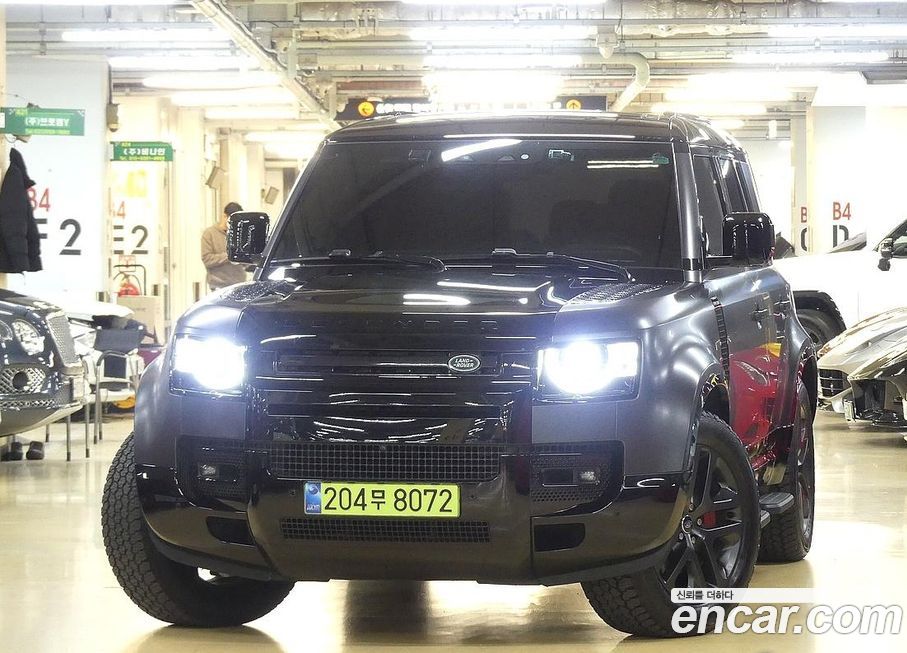 Land Rover Defender 2024