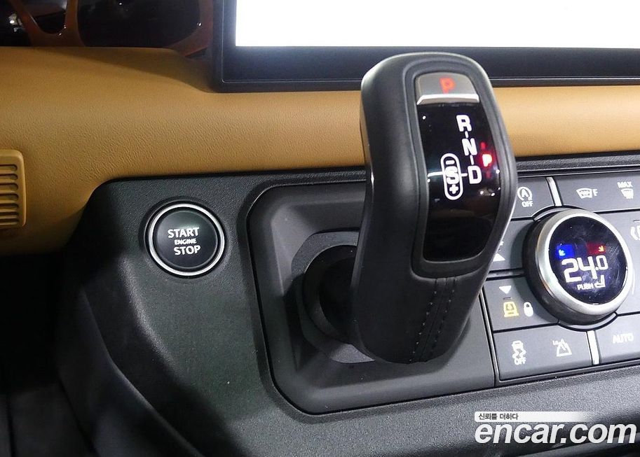 Land Rover Defender 2024