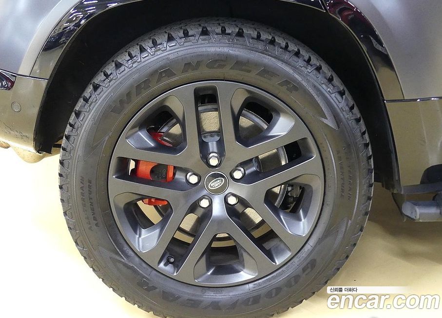 Land Rover Defender 2024