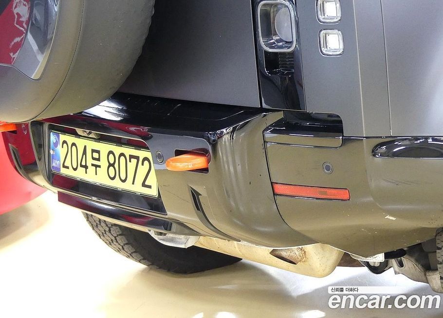 Land Rover Defender 2024