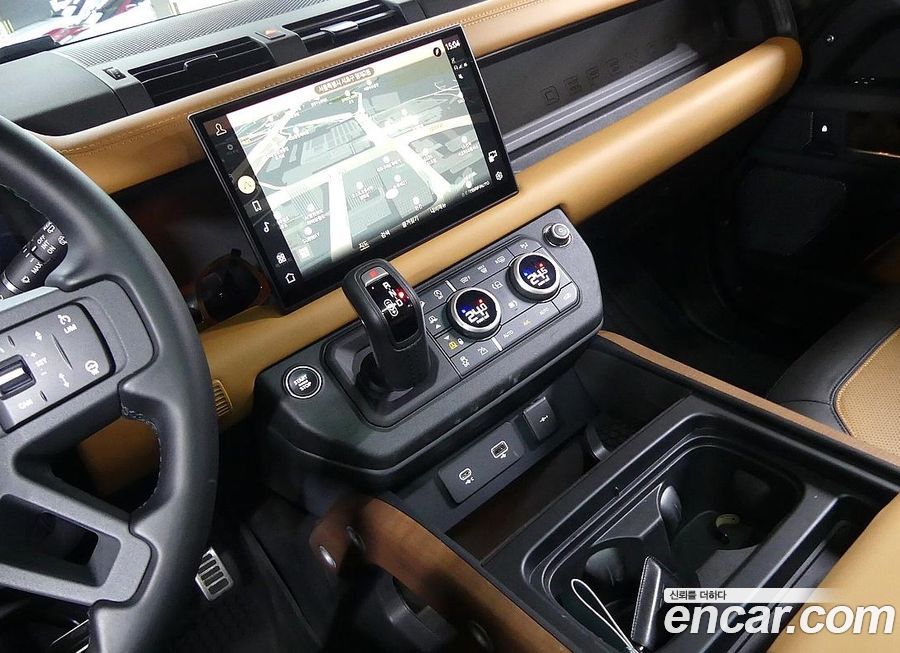 Land Rover Defender 2024