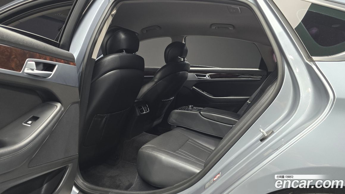 Hyundai Genesis 2016