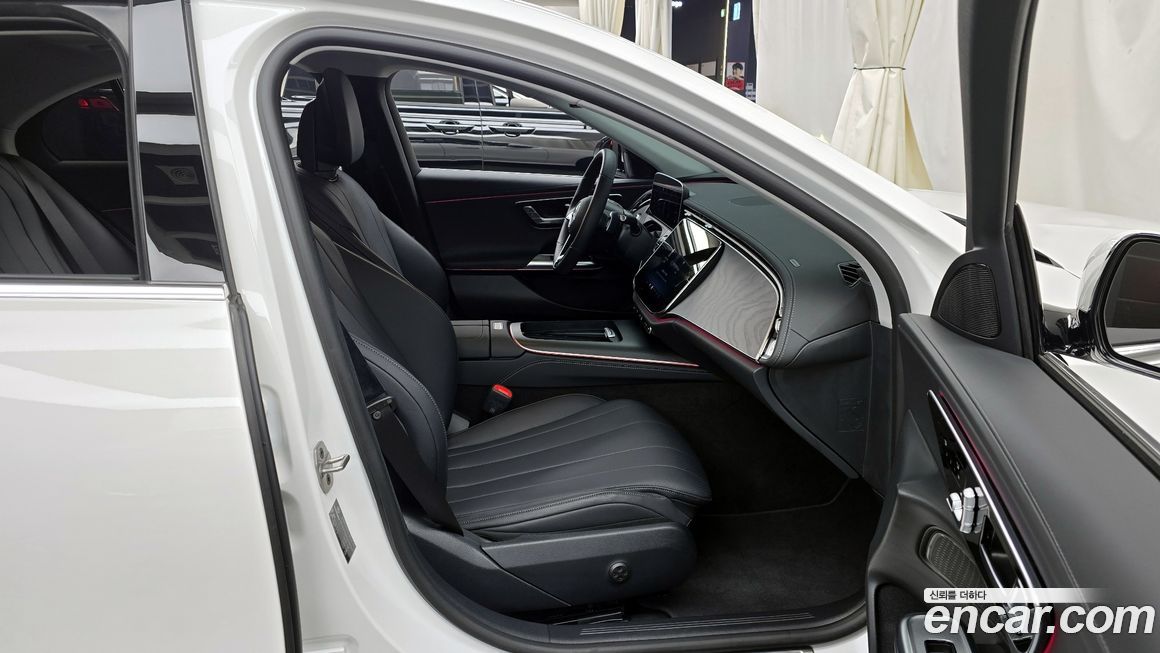 Mercedes-Benz E-Class 2025