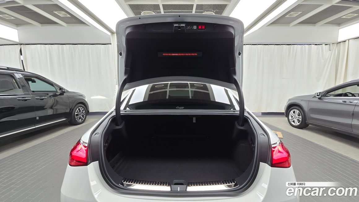 Mercedes-Benz E-Class 2025