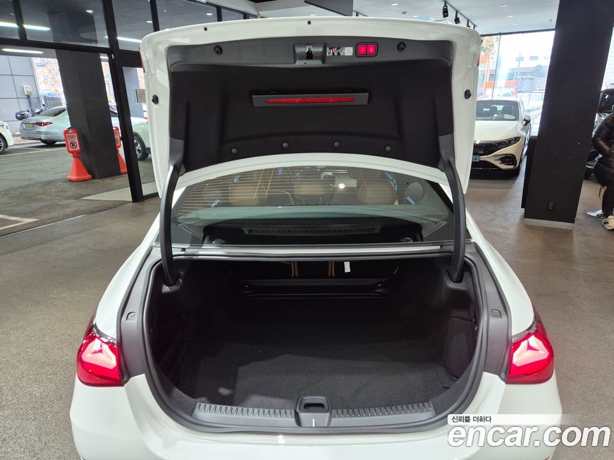 Mercedes-Benz E-Class 2025