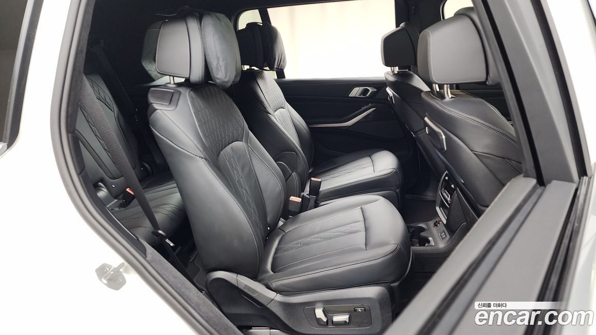 BMW X7 2025