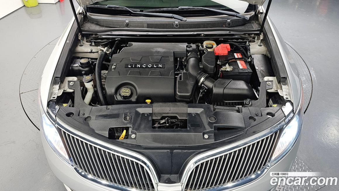 Lincoln MKS 2014