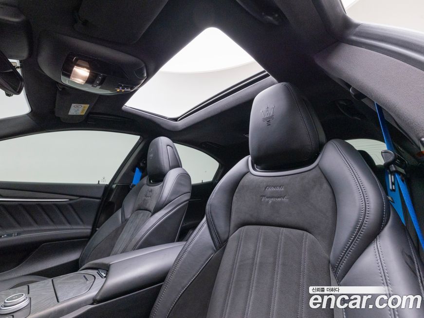 Maserati Ghibli 2022