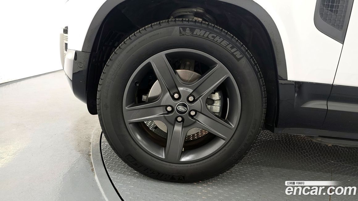 Land Rover Defender 2023