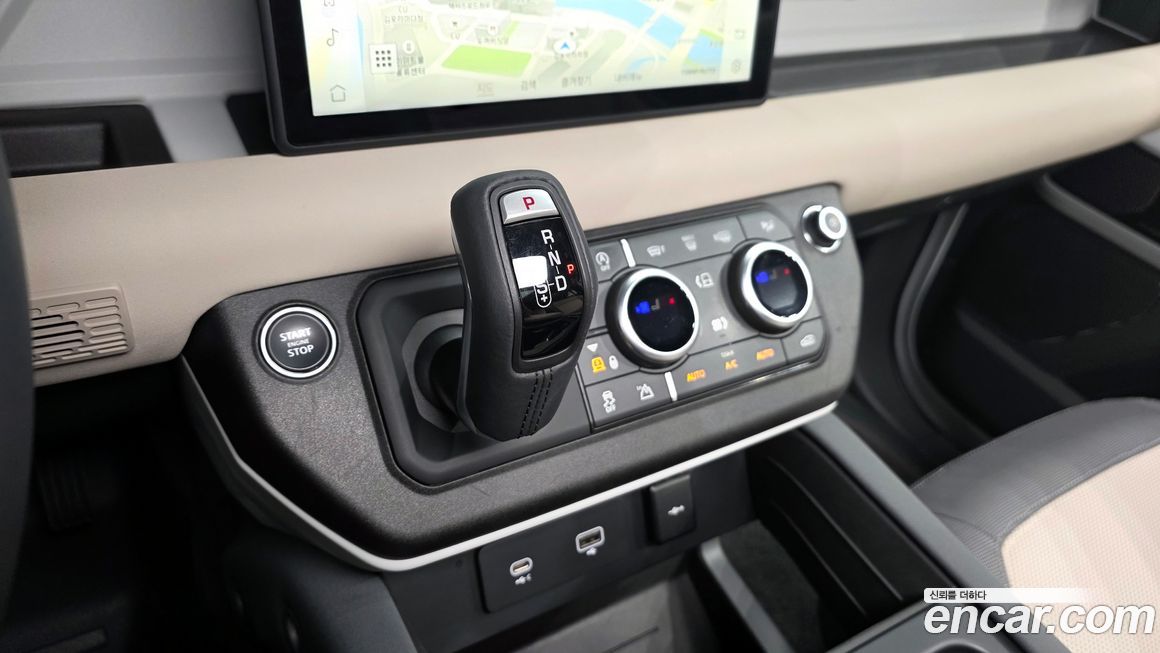 Land Rover Defender 2023