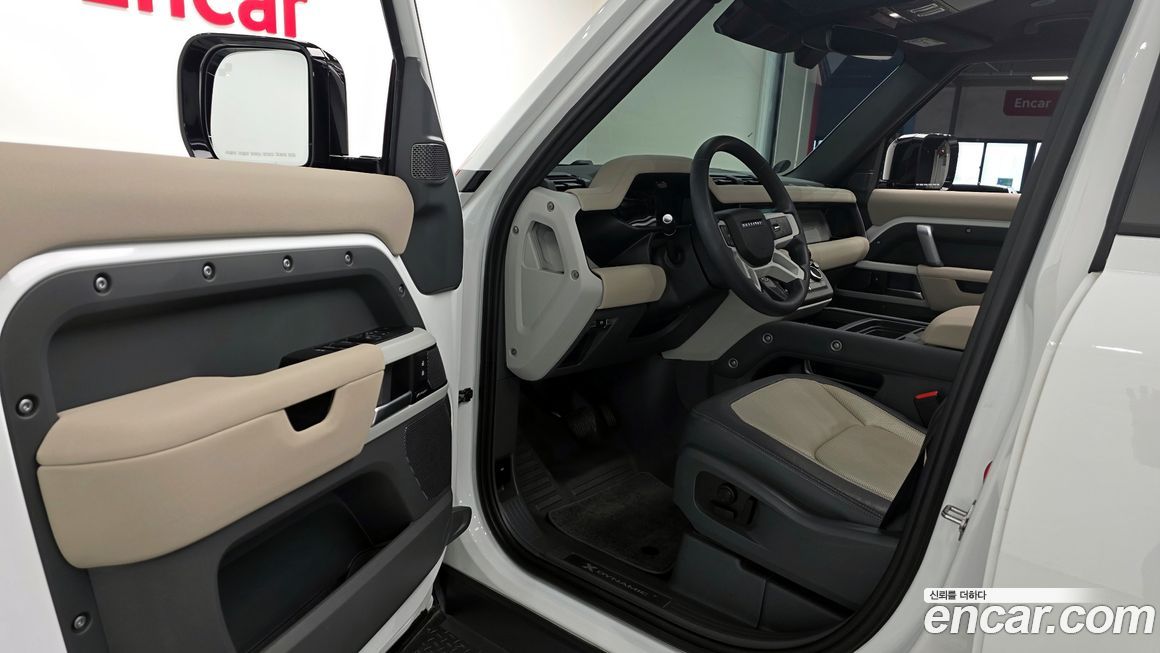 Land Rover Defender 2023