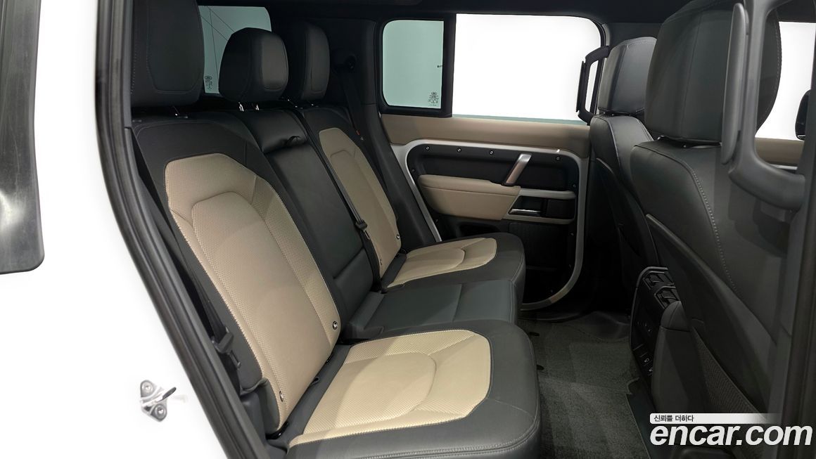 Land Rover Defender 2023