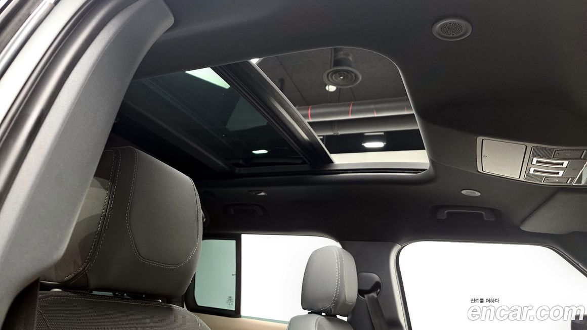 Land Rover Defender 2023