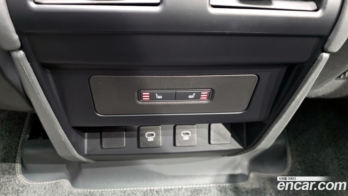 Land Rover Defender 2023