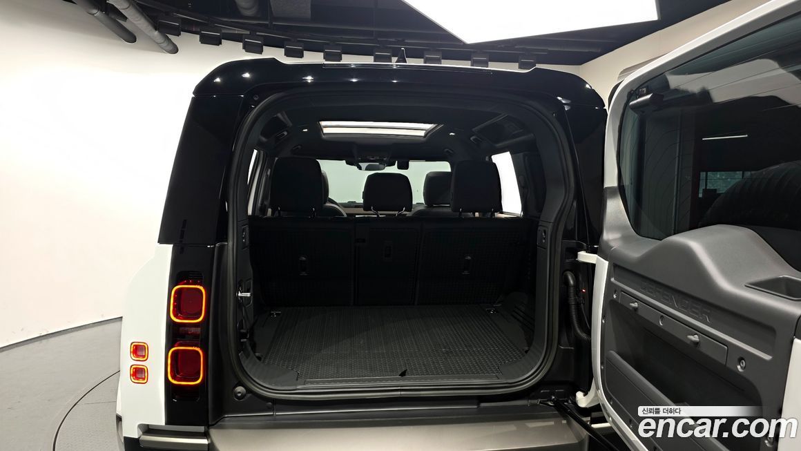 Land Rover Defender 2023