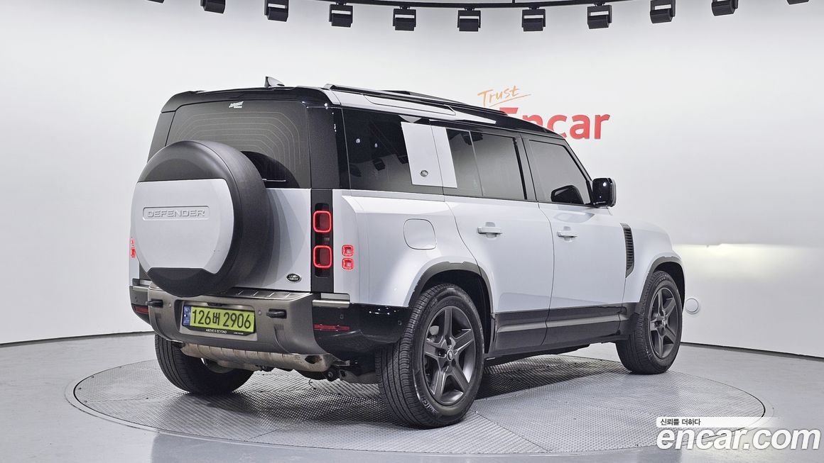 Land Rover Defender 2023