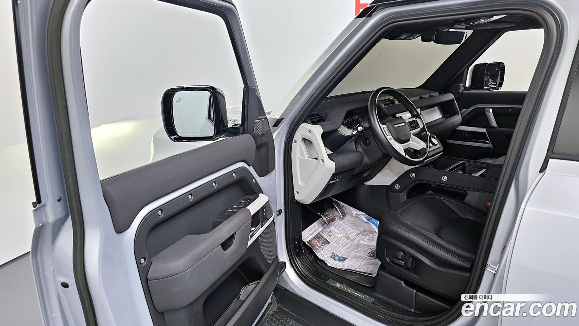 Land Rover Defender 2023