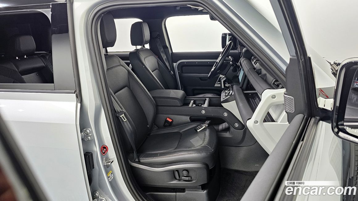 Land Rover Defender 2023