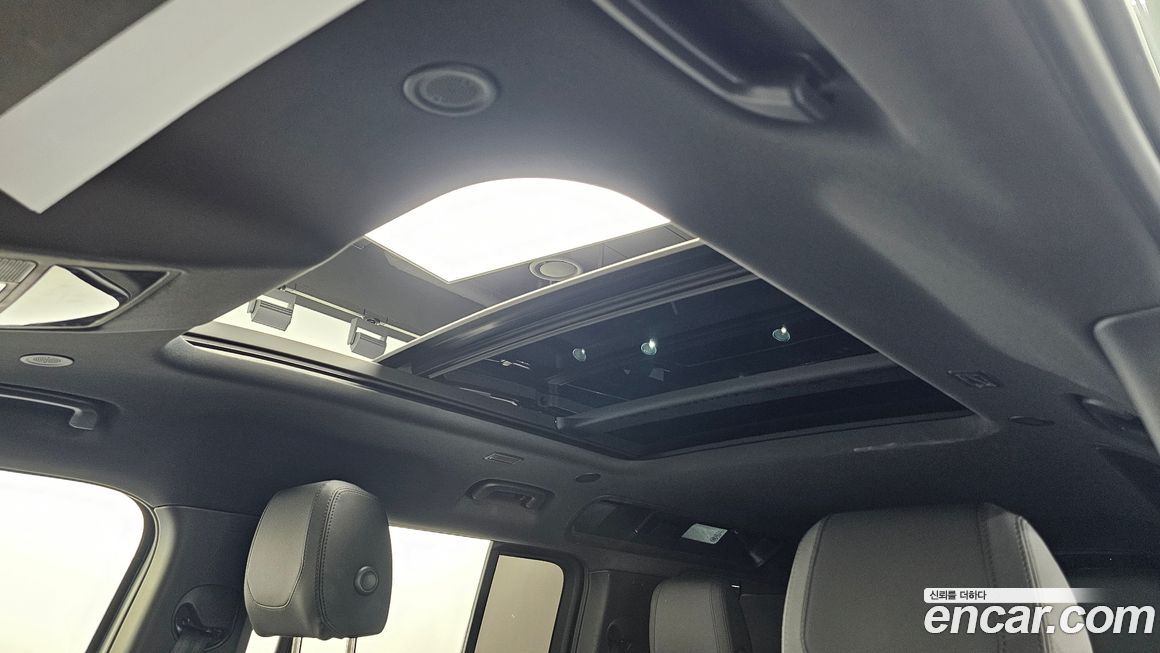 Land Rover Defender 2023