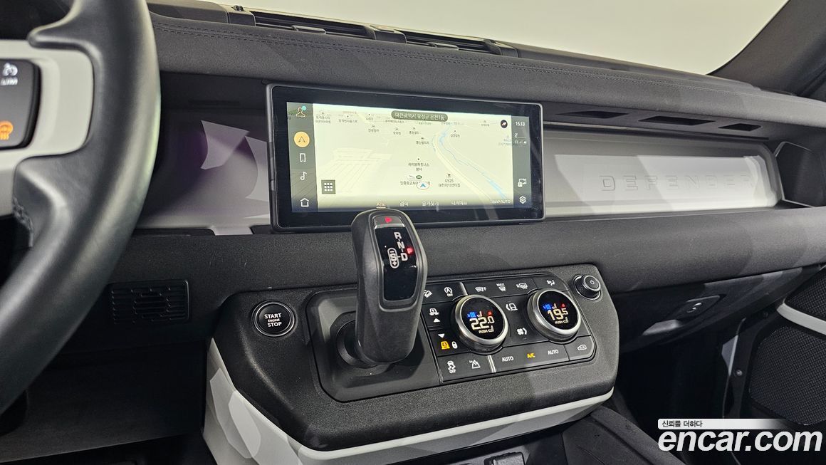 Land Rover Defender 2023